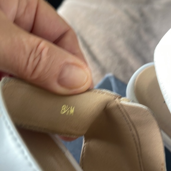 💋SALE💋Neiman Marcus Ivory Leather Gladiator Sandals Zip Closure, Heel 3.5’’. - Picture 5 of 6